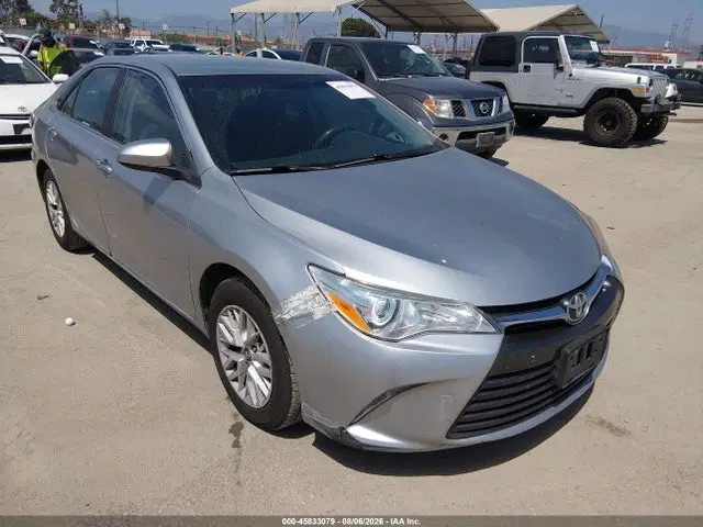 4T1BF1FK3GU231267 — 2016 Toyota Camry LE, Естественный износ, фото до ремонта