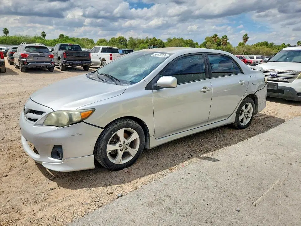 5YFBU4EE6DP130787 — 2013 Toyota Corolla, Передняя часть, фото до ремонта