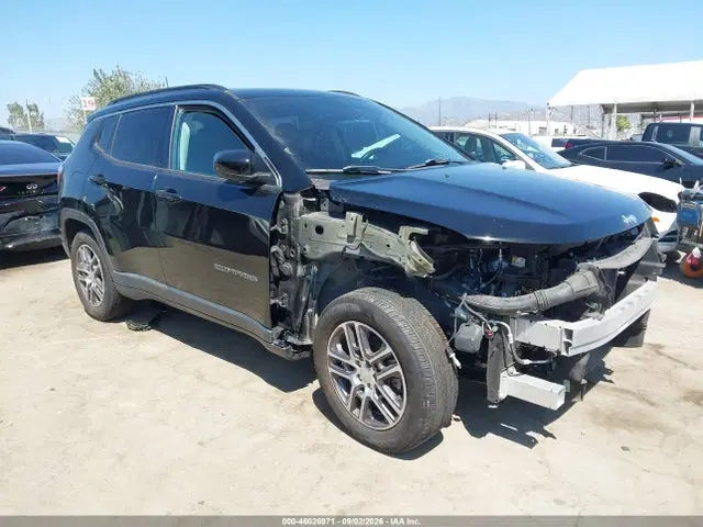 3C4NJCBB4LT205976 — 2020 Jeep Compass Sun And Wheel FWD, Передняя часть справа (Right Front), фото до ремонта