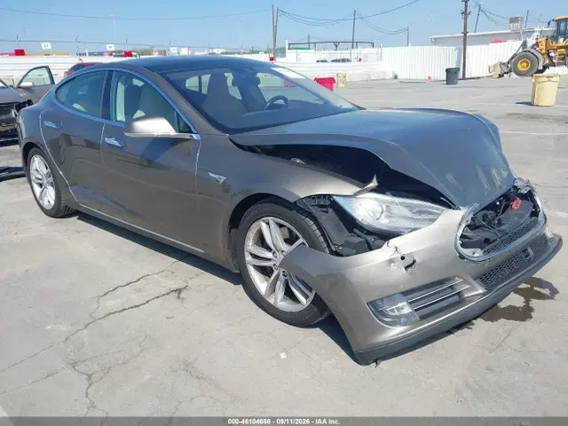 5YJSA1H2XFF098756 — 2015 Tesla Model S 70D/85D/P85D, Передняя часть, фото до ремонта