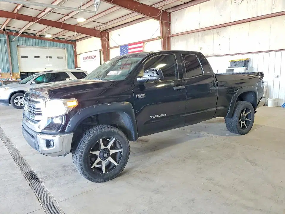 5TFUW5F17HX591170 — 2017 Toyota Tundra, Задняя часть, фото до ремонта