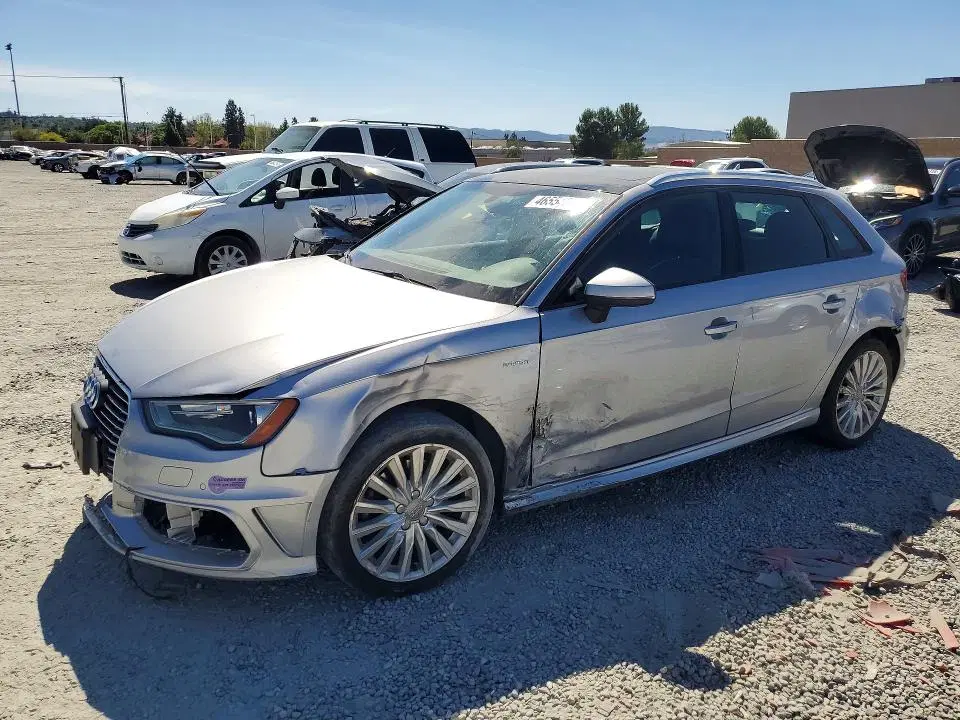 WAUUPBFF2GA086224 — 2016 Audi A3, боковая часть, фото до ремонта