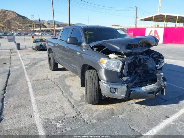 5TFEY5F12HX212641 — 2017 Toyota Tundra SR5 5.7L V8, Передняя часть, фото до ремонта