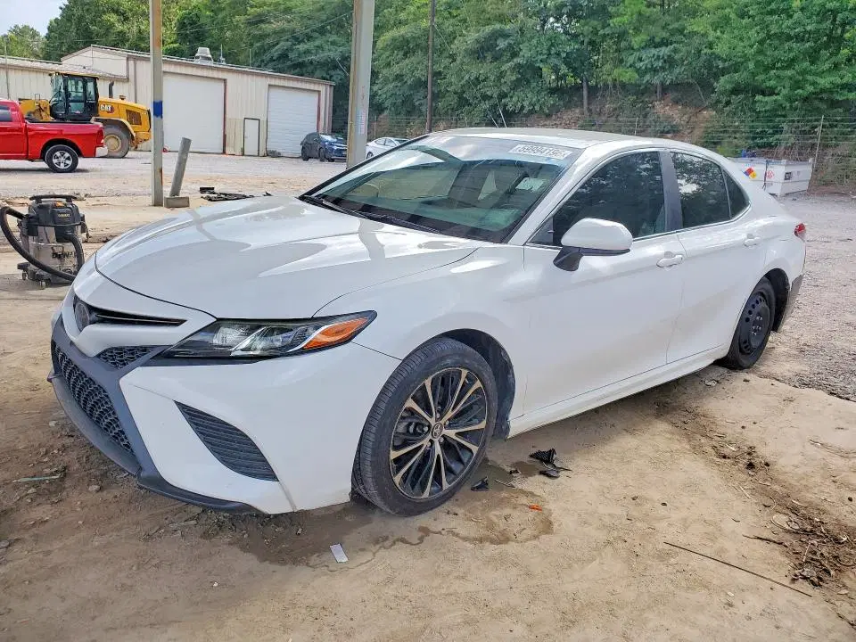 4T1B11HK2JU085785 — 2018 Toyota Camry, Боковая часть, фото до ремонта