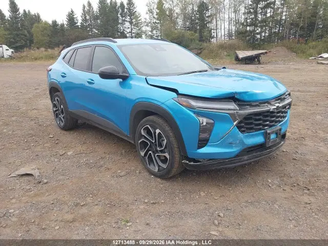 KL77LJE21SC330153 — 2025 Chevrolet Trax 2RS FWD, Передняя часть, фото до ремонта
