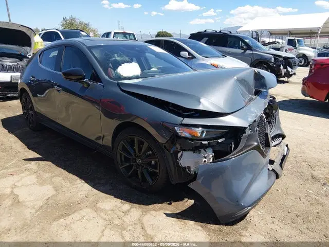 JM1BPALL2N1507144 — 2022 Mazda MAZDA3 Carbon Edition, Передняя часть (Front End), фото до ремонта