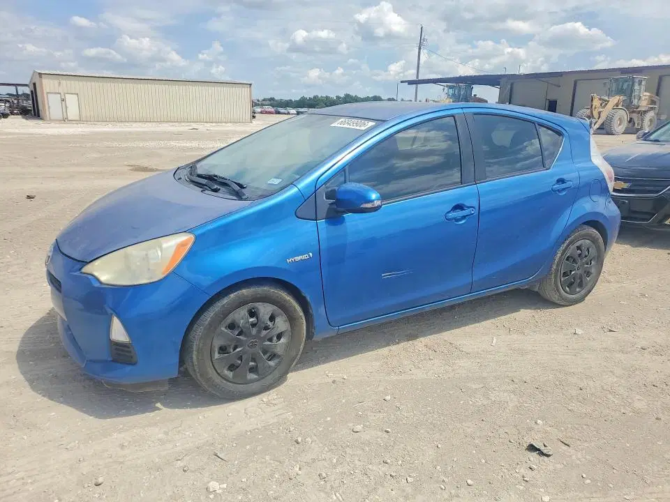 JTDKDTB35C1520649 — 2012 Toyota Prius C, Задняя часть (Rear End), фото до ремонта