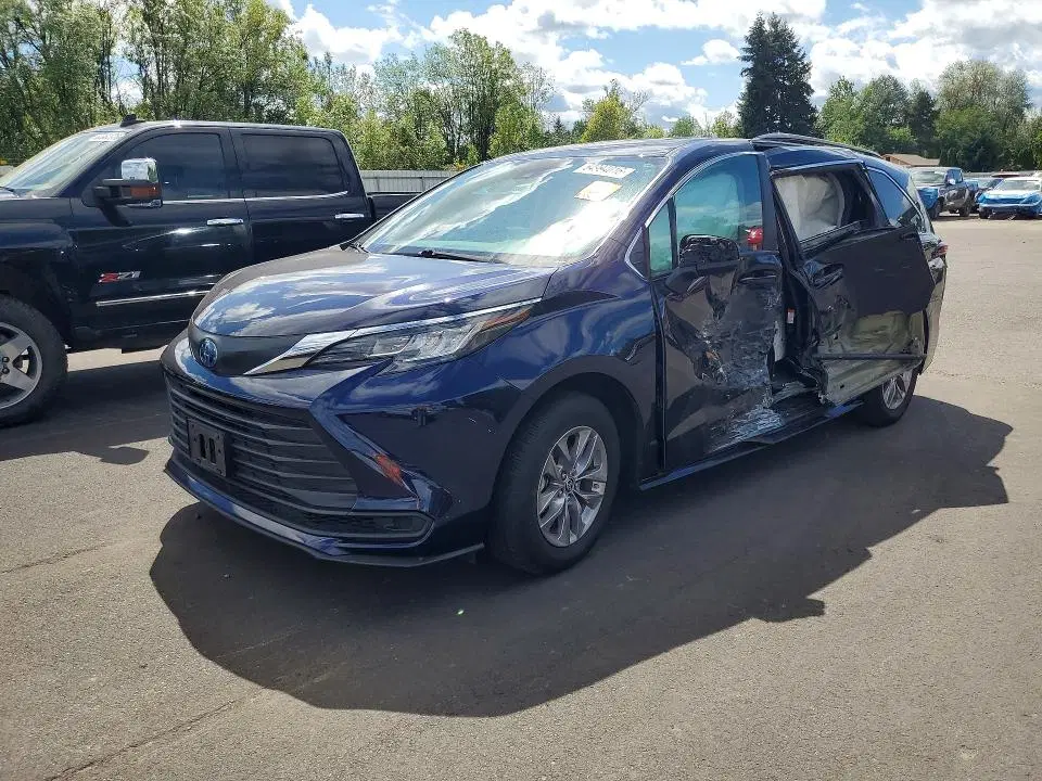 5TDKSKFC9NS067684 — 2022 Toyota Sienna, Side, фото до ремонта