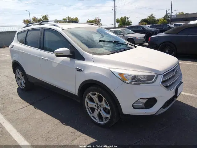 1FMCU9JD0HUE32143 — 2017 Ford Escape Titanium, Естественный износ (Normal Wear & Tear), фото до ремонта