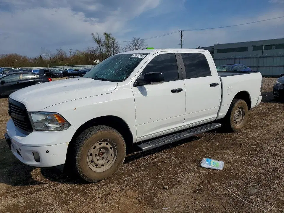 1C6RR7LT5HS834798 — 2017 RAM 1500, Град, фото до ремонта