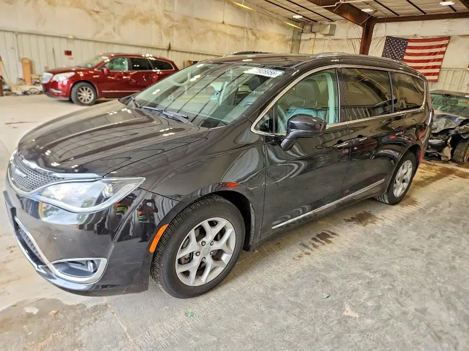2C4RC1EG5HR729493 — 2017 Chrysler Pacifica, Передняя часть, фото до ремонта