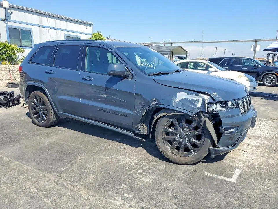 2017 Jeep Grand Cherokee VIN 1C4RJEAGXHC888358 фото 4