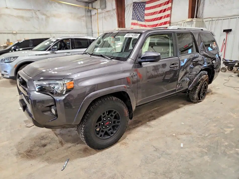 JTEBU5JR5F5207398 — 2015 Toyota 4RUNNER, Боковая часть (Side), фото до ремонта