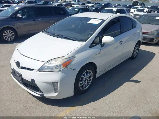 2015 Toyota Prius Two VIN JTDKN3DU3F0456768 фото 2