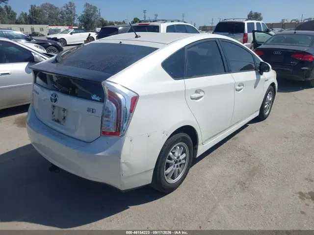 2015 Toyota Prius Two VIN JTDKN3DU3F0456768 фото 4