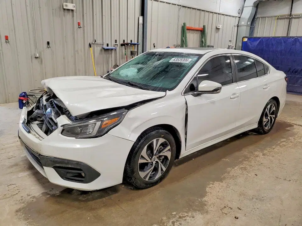 4S3BWAF61N3012060 — 2022 Subaru Legacy, Front End, фото до ремонта