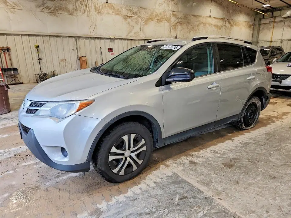 2T3BFREV5FW274900 — 2015 Toyota RAV4, Задняя часть (Rear End), фото до ремонта