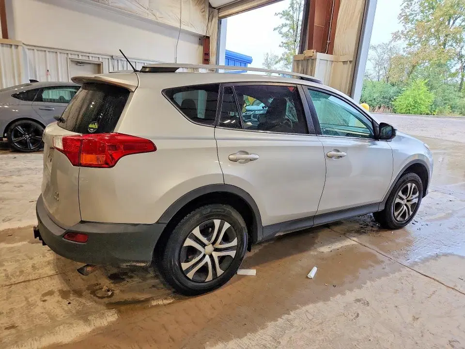 2015 TOYOTA RAV4 VIN 2T3BFREV5FW274900 фото 3