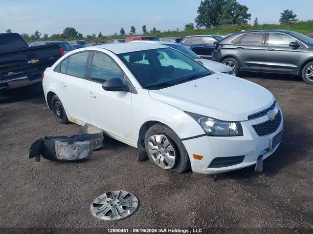 1G1PA5SH2E7230996 — 2014 Chevrolet Cruze 1LS, Передняя часть (Front), фото до ремонта