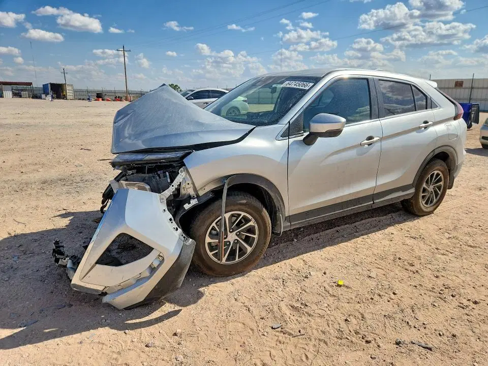 JA4ATUAA0TZ001735 — 2026 Mitsubishi Eclipse Cross, передняя часть, фото до ремонта