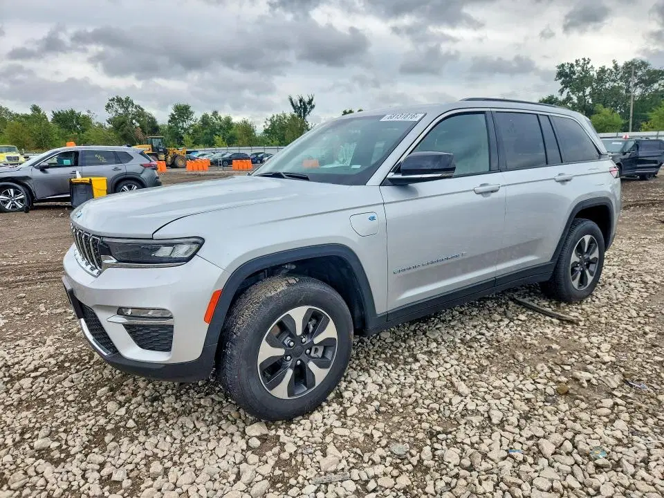 1C4RJYB68RC117468 — 2024 Jeep Grand Cherokee, Мелкие вмятины и царапины, фото до ремонта