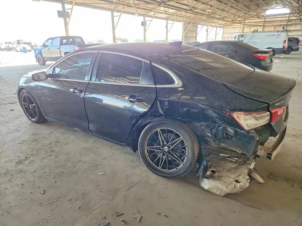 2018 Chevrolet Malibu VIN 1G1ZD5ST0JF263130 фото 2