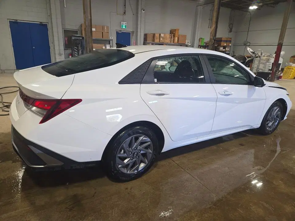 2026 HYUNDAI ELANTRA VIN KMHLM4DG1TU198161 фото 3