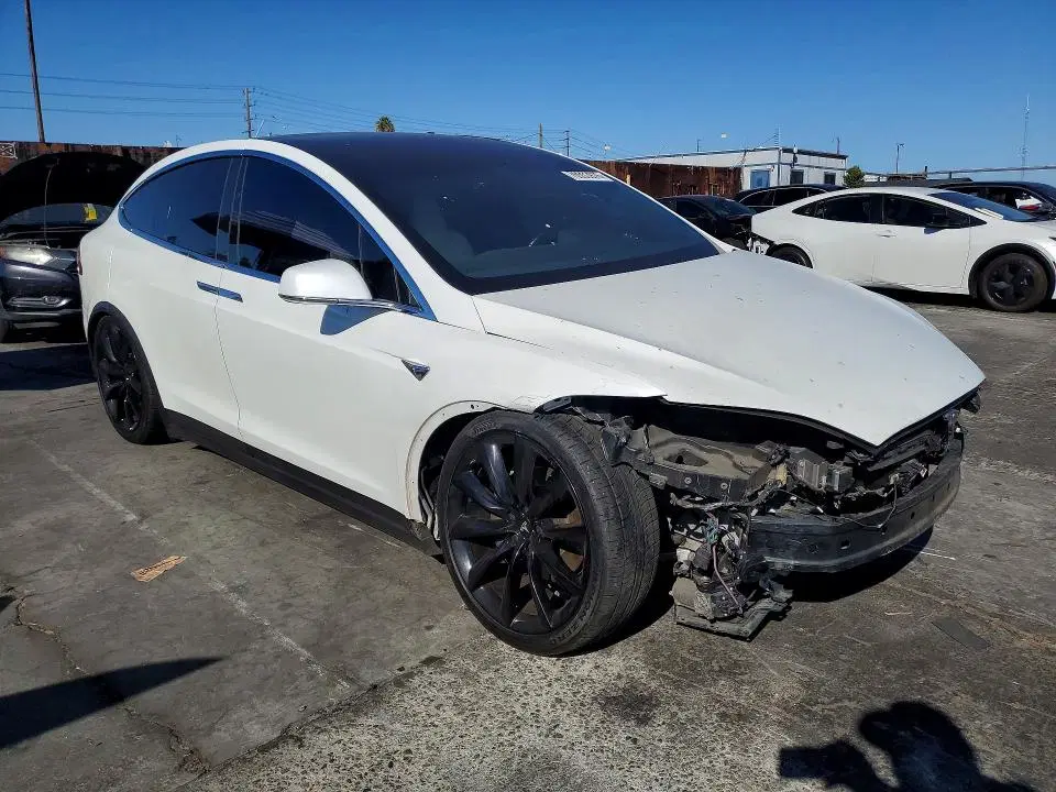 2017 Tesla MODEL X VIN 5YJXCBE21HF044050 фото 4