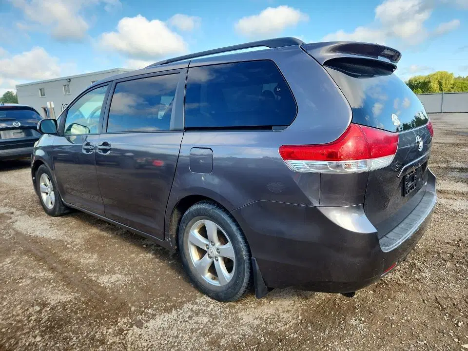2011 TOYOTA SIENNA VIN 5TDKK3DC0BS007099 фото 2