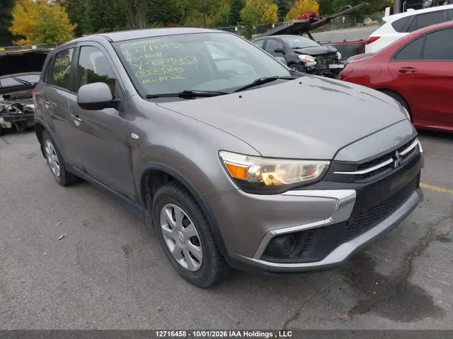 JA4AH3AU5JU603451 — 2018 Mitsubishi Rvr ES/SE, Задняя часть (Rear), фото до ремонта