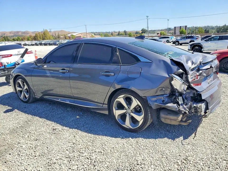 2018 Honda Accord VIN 1HGCV1F93JA090798 фото 2