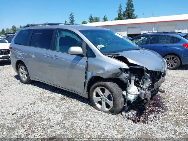 5TDKZ3DC3HS840514 — 2017 Toyota Sienna LE 8 Passenger, Передняя часть (Front End), фото до ремонта