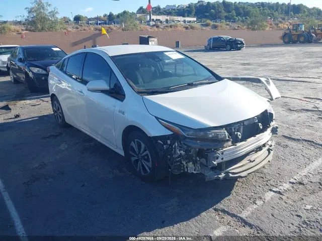 JTDKARFP0J3090989 — 2018 Toyota Prius Prime Plus, Задняя часть (Rear), фото до ремонта