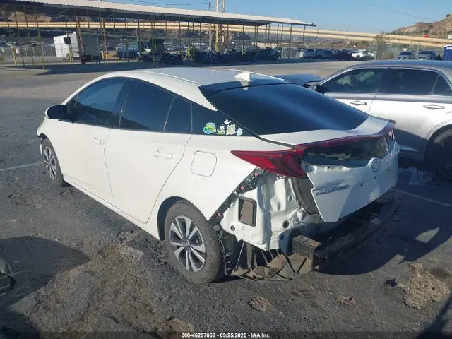 2018 Toyota Prius Prime Plus VIN JTDKARFP0J3090989 фото 3