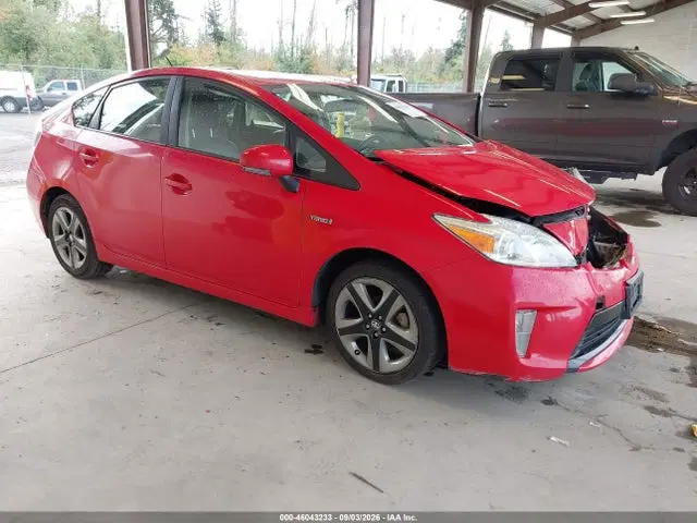 JTDKN3DU3F0399228 — 2015 Toyota Prius Persona Series Special Edition, Передняя часть (Front End), фото до ремонта