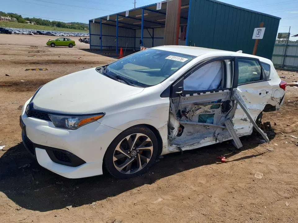 JTNKARJE5JJ567784 — 2018 Toyota Corolla IM, Боковая часть (Side), фото до ремонта