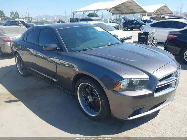 2C3CDXHG4EH370774 — 2014 Dodge Charger SXT, Естественный износ (Normal Wear & Tear), фото до ремонта