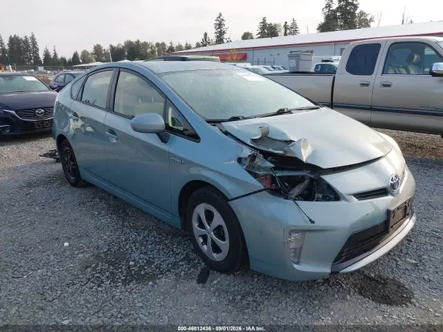 JTDKN3DU4E1768249 — 2014 Toyota Prius Two, Передняя часть справа (Right Front), фото до ремонта