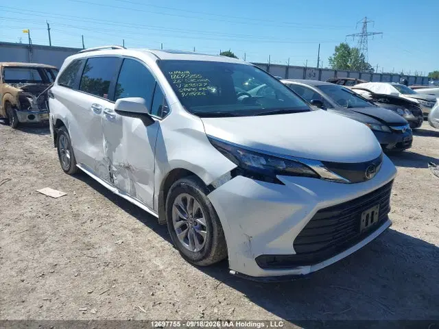 5TDGRKEC4TS293129 — 2026 Toyota Sienna XLE FWD 8-Pass, Передняя часть (Front), фото до ремонта