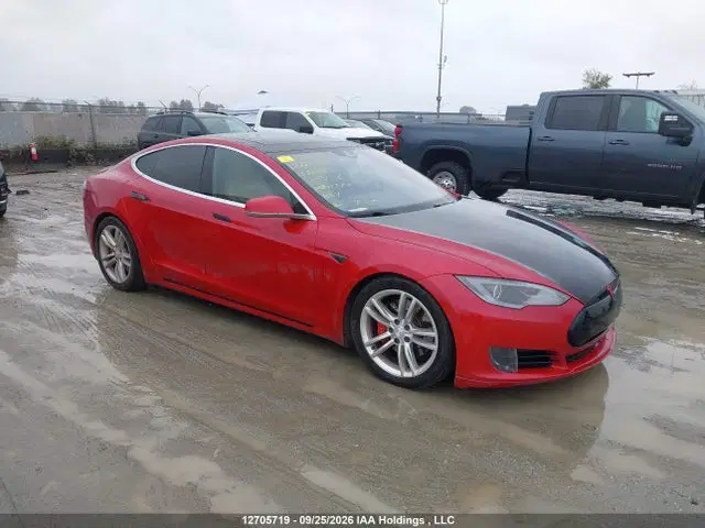 5YJSA1H26FF095756 — 2015 Tesla Model S 85D, Задняя часть (Rear), фото до ремонта
