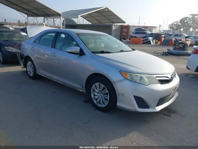 4T4BF1FK5ER377866 — 2014 Toyota Camry LE, Задняя часть (Rear), фото до ремонта