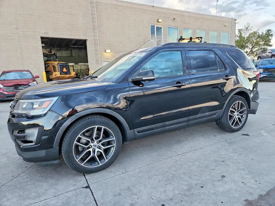 1FM5K8GT8GGC45589 — 2016 Ford Explorer, Задняя часть (Rear End), фото до ремонта