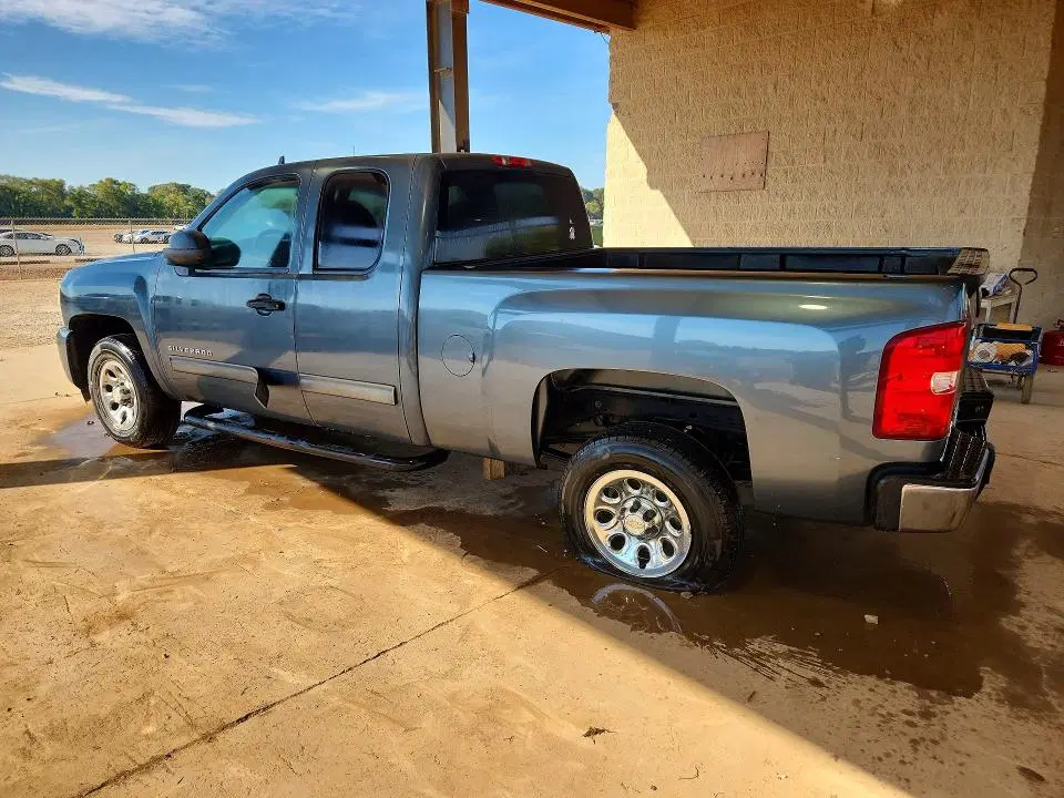 2011 CHEVROLET SILVERADO VIN 1GCRCREA1BZ440845 фото 2