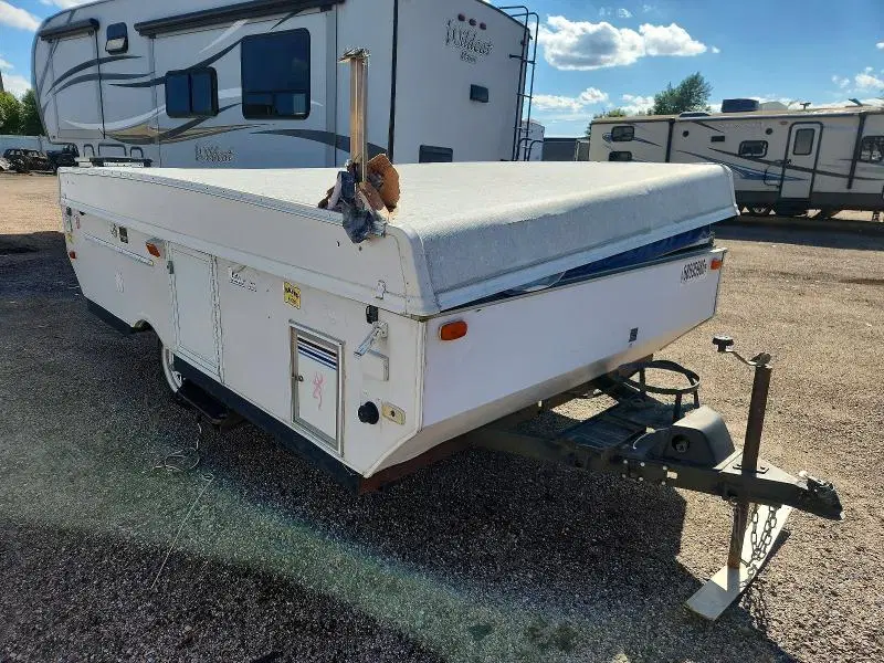 4X4CFS6111D049171 — 2001 Forest River Flagstaff Camping Trailer, Крыша (Top/Roof), фото до ремонта