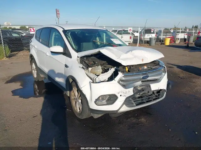 1FMCU9GD5HUE17693 — 2017 Ford Escape SE, Передняя часть, фото до ремонта