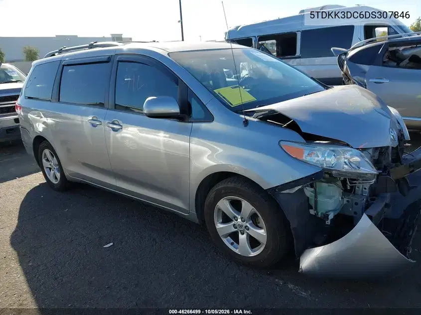 5TDKK3DC6DS307846 — 2013 Toyota Sienna, передняя часть, фото до ремонта