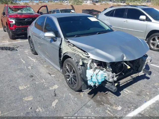 4T1G11AK9NU028070 — 2022 Toyota Camry SE, Передняя часть (Front End), фото до ремонта
