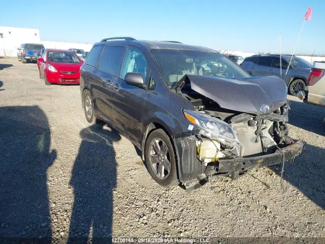 5TDDK3DC3FS125551 — 2015 Toyota Sienna XLE 7 Passenger, Передняя часть (Front), фото до ремонта