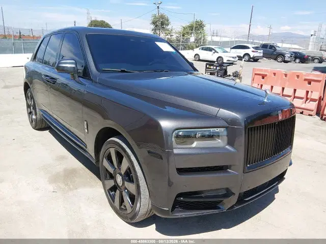 SLATV4C04NU213445 — 2022 Rolls-Royce Cullinan, Угон (Theft), фото до ремонта