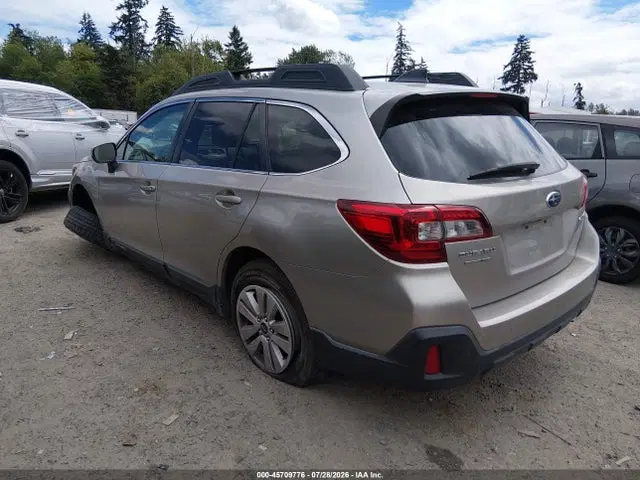 2018 Subaru Outback 2.5i Premium VIN 4S4BSAFC8J3220086 фото 3
